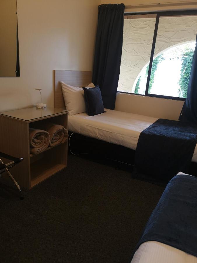 Captains Quarters Motor Inn ケンブリッジ エクステリア 写真