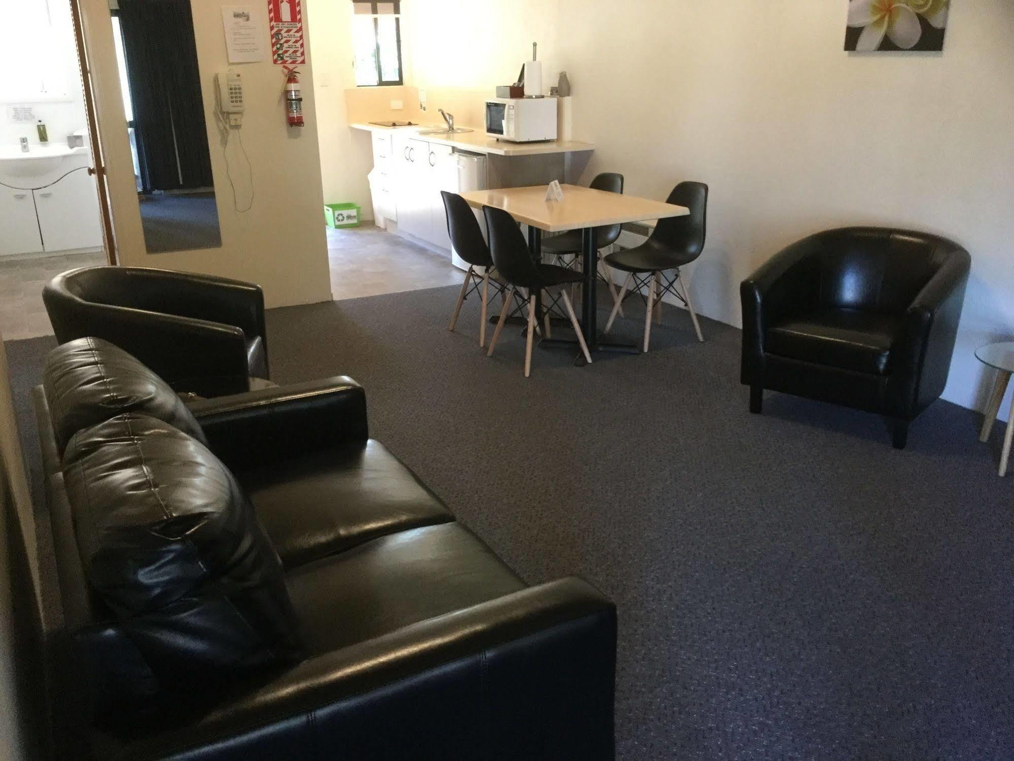 Captains Quarters Motor Inn ケンブリッジ エクステリア 写真