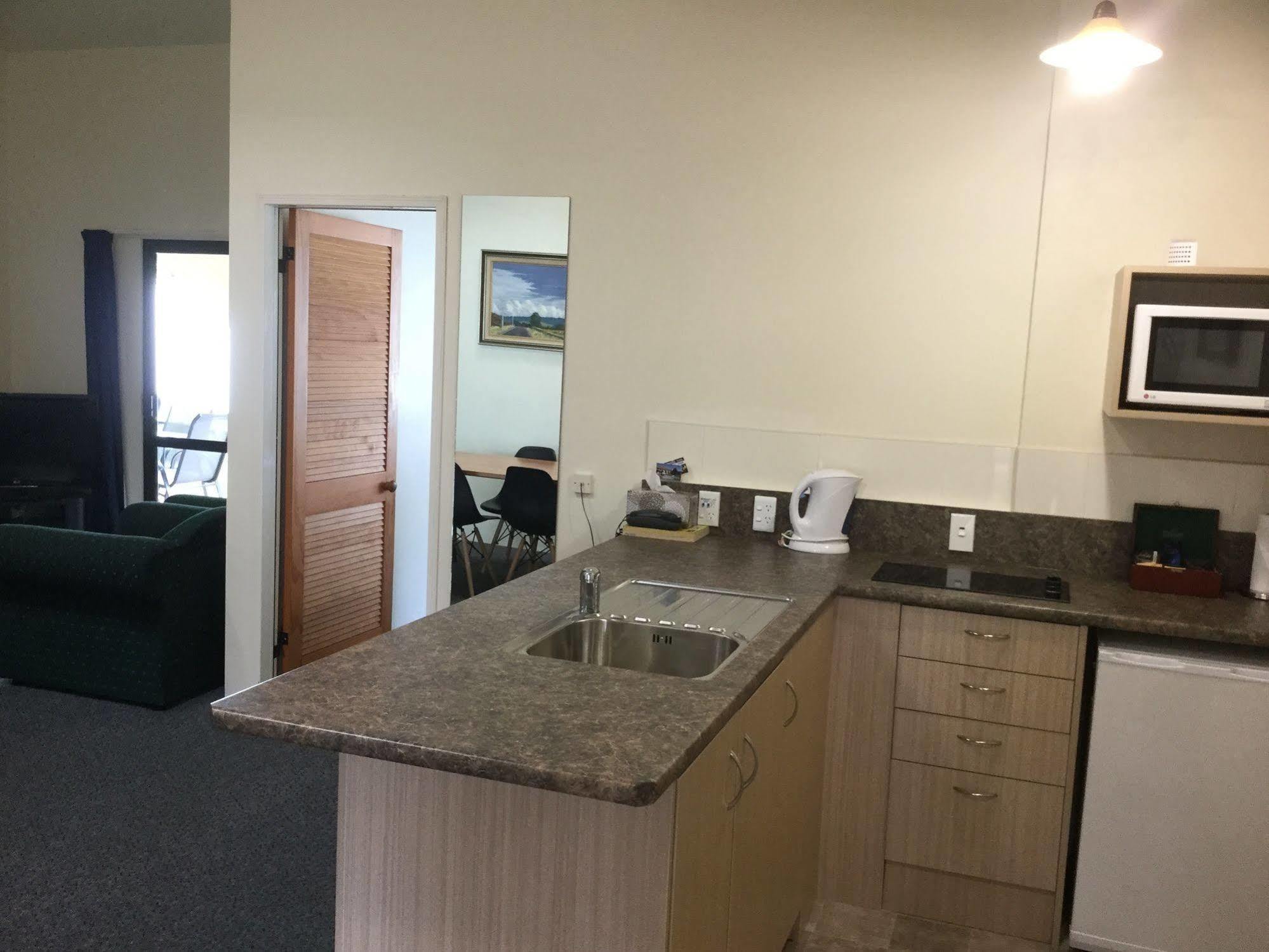 Captains Quarters Motor Inn ケンブリッジ エクステリア 写真
