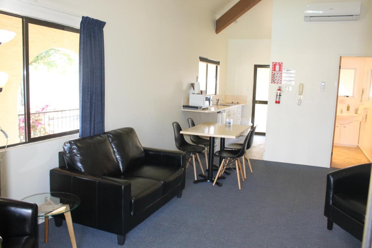Captains Quarters Motor Inn ケンブリッジ エクステリア 写真